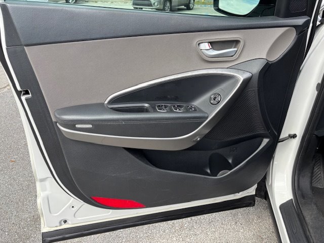 2015 Hyundai Santa Fe - $11,995