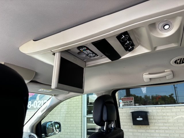 2016 Chrysler Town & Country - $7,995