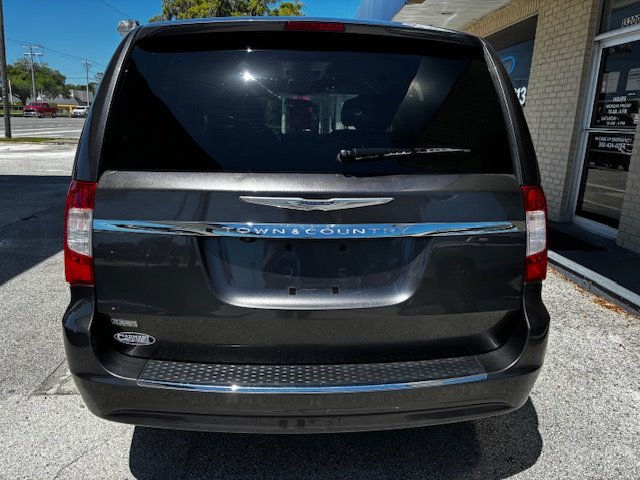 2016 Chrysler Town & Country - $7,995