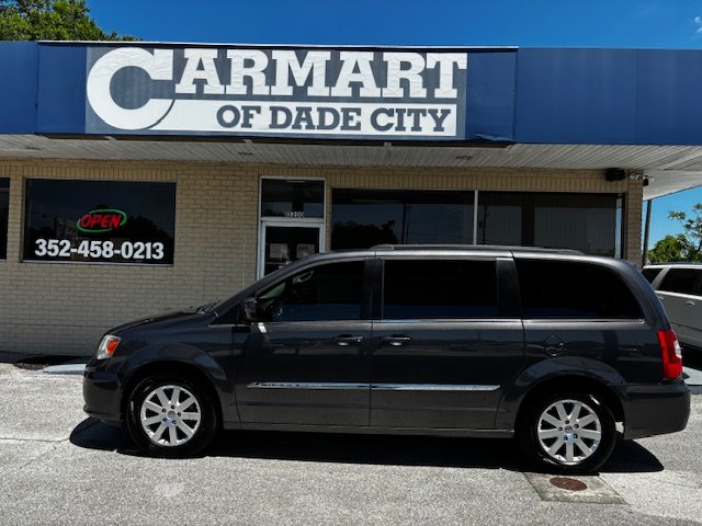 2016 Chrysler Town & Country - $7,995