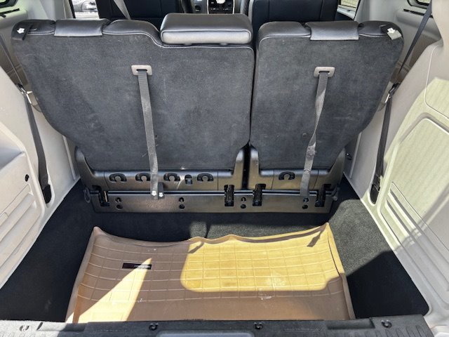 2016 Chrysler Town & Country - $7,995