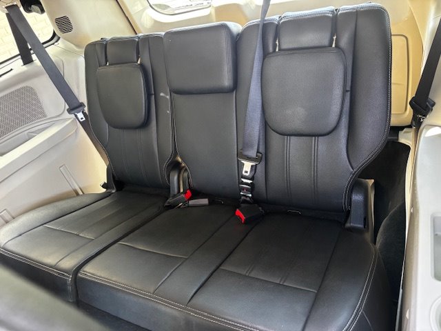 2016 Chrysler Town & Country - $7,995