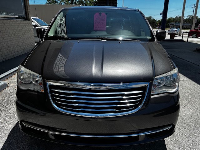 2016 Chrysler Town & Country - $7,995
