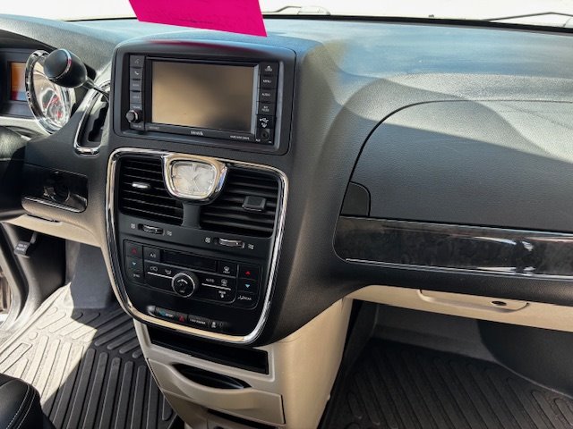 2016 Chrysler Town & Country - $7,995