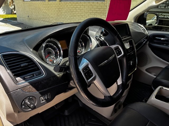 2016 Chrysler Town & Country - $7,995