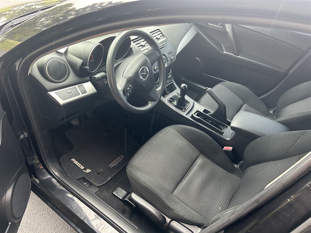 2013 Mazda Mazda3 i SV photo