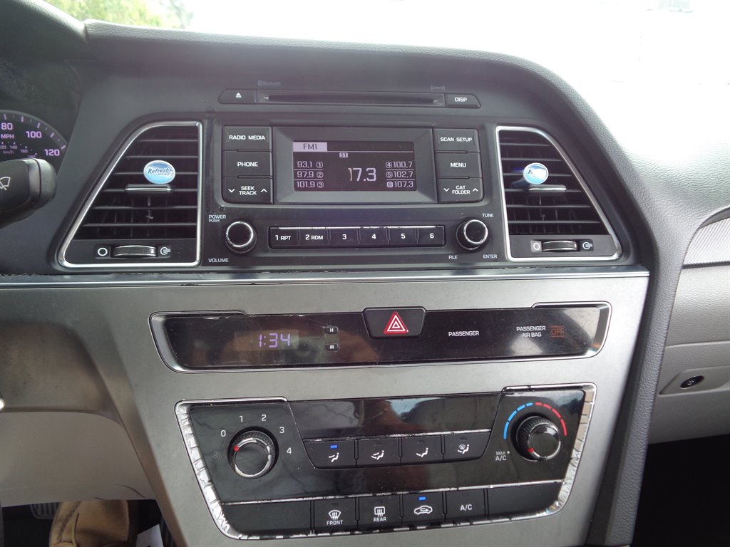 2017 Hyundai Sonata SE/NO Accidents photo