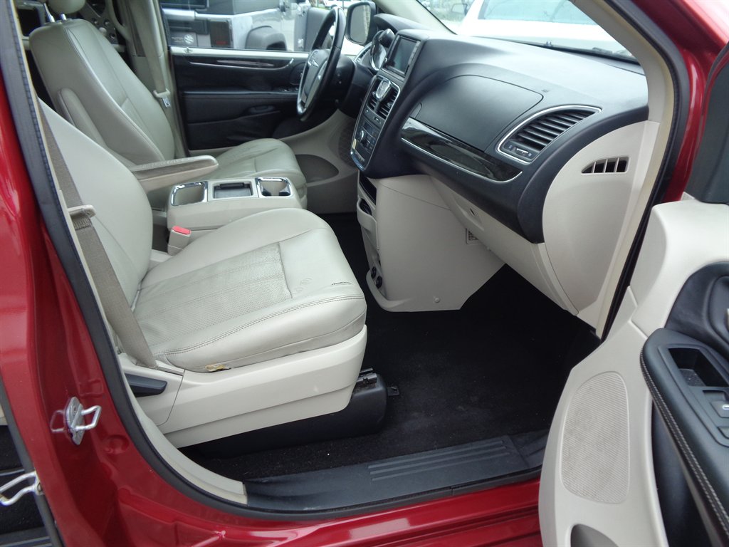 2012 Chrysler Town & Country Touring photo