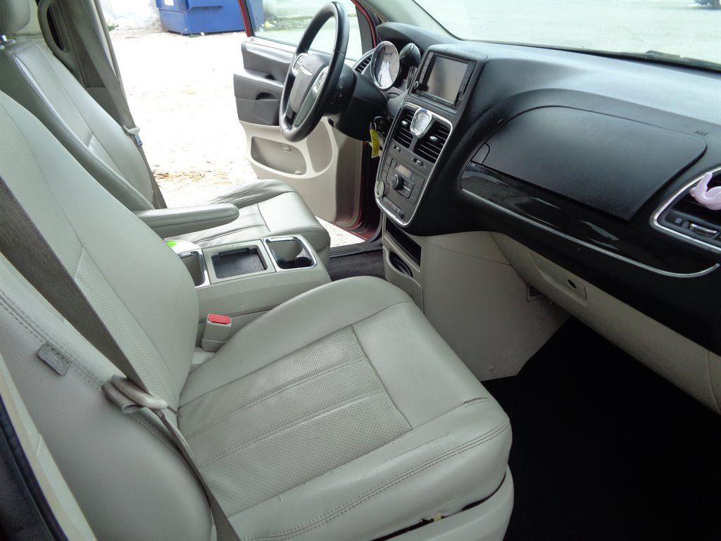 2012 Chrysler Town & Country Touring photo