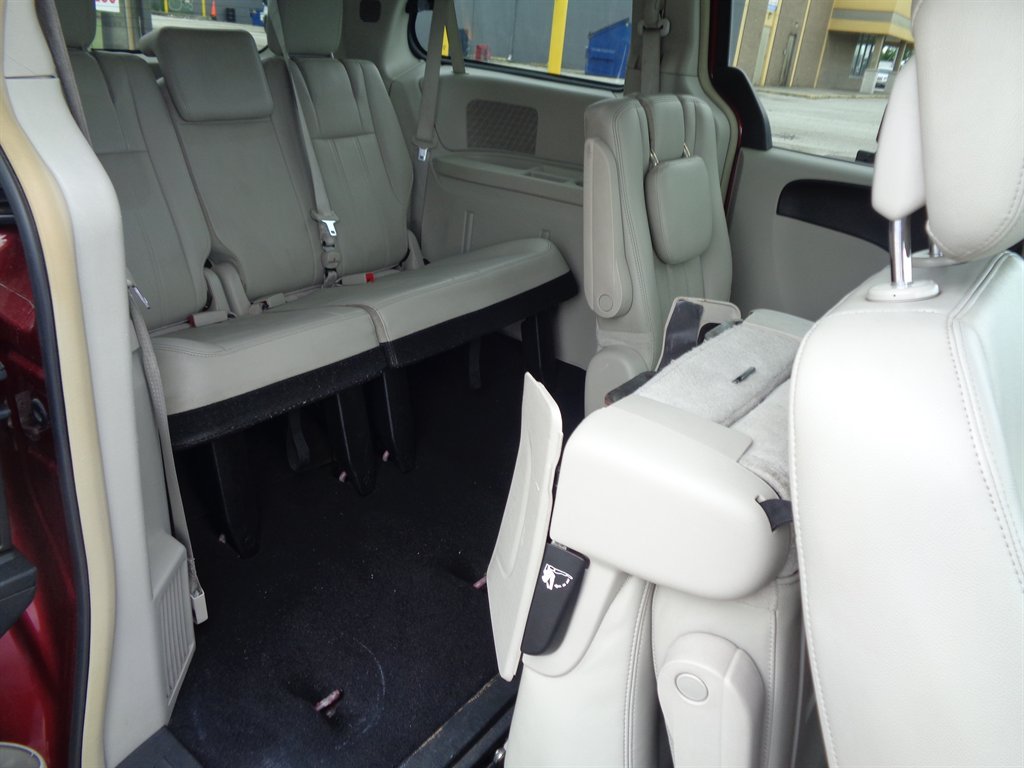 2012 Chrysler Town & Country Touring photo