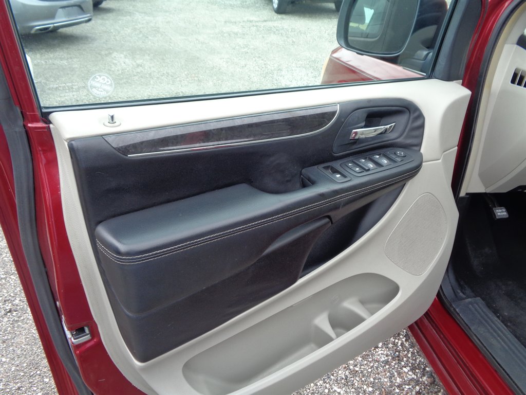 2012 Chrysler Town & Country Touring photo