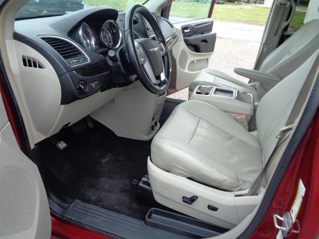 2012 Chrysler Town & Country Touring photo