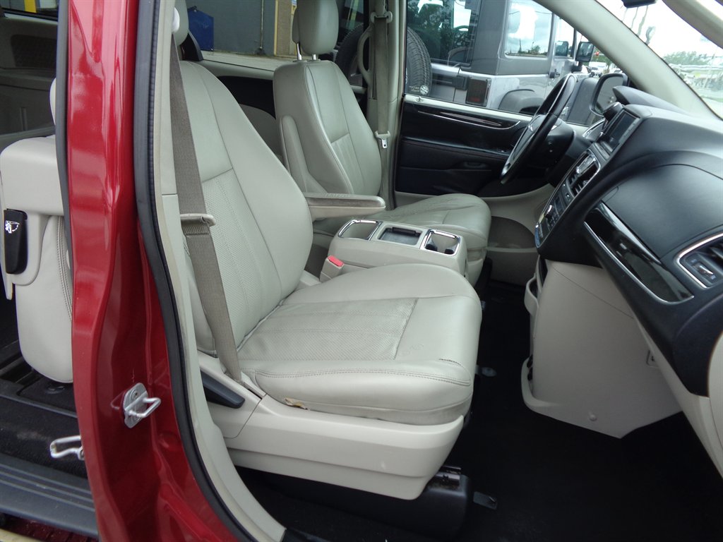 2012 Chrysler Town & Country Touring photo