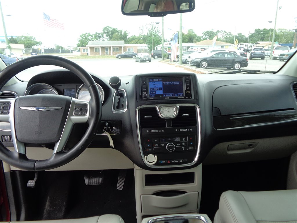 2012 Chrysler Town & Country Touring photo