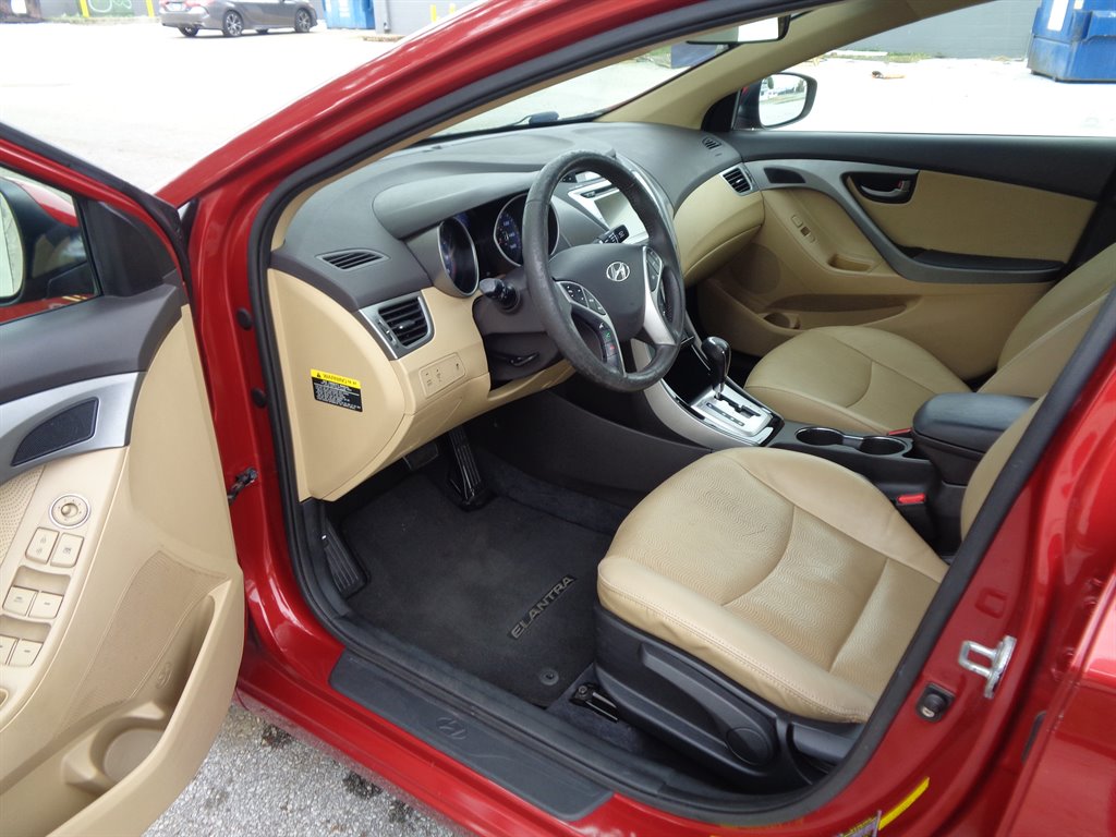 2012 Hyundai Elantra GLS photo