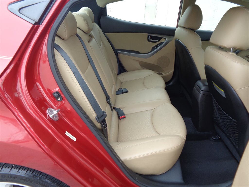 2012 Hyundai Elantra GLS photo