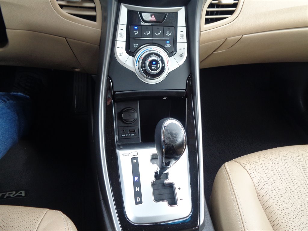 2012 Hyundai Elantra GLS photo
