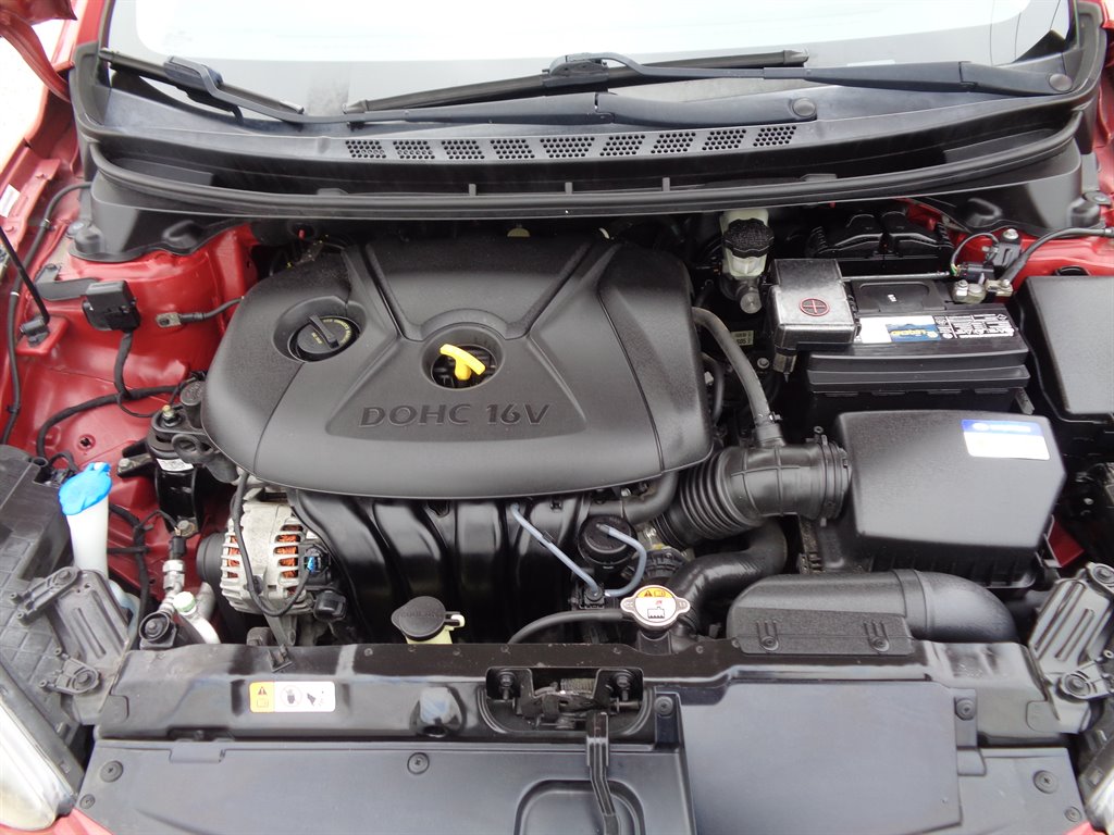 2012 Hyundai Elantra GLS photo