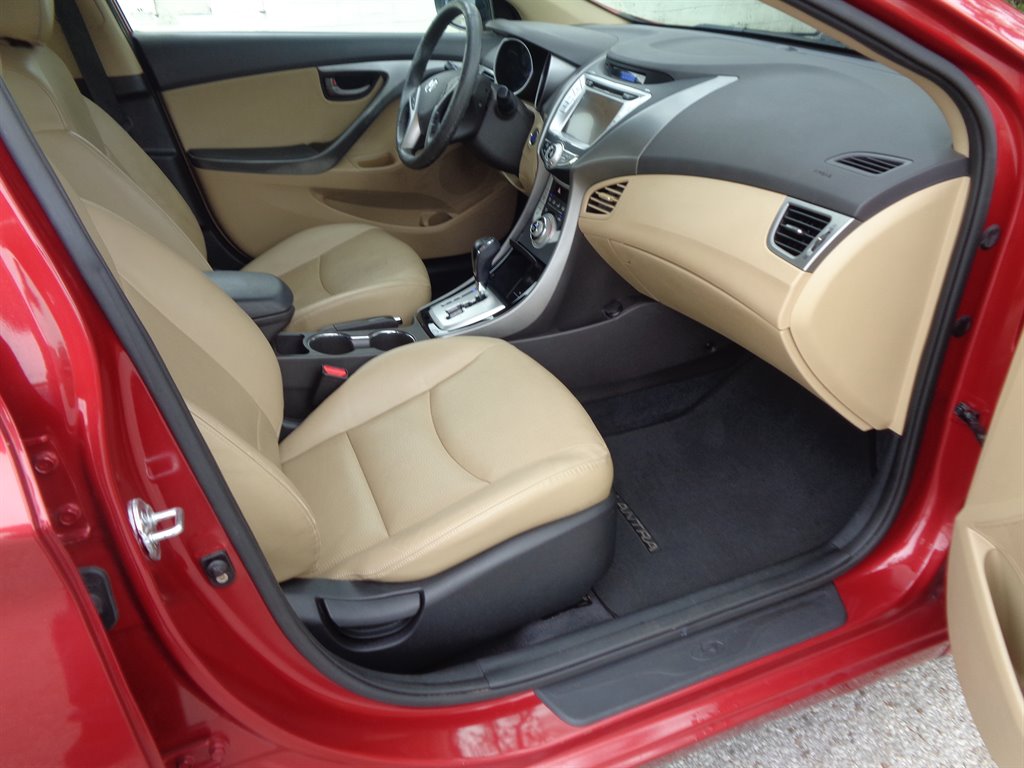 2012 Hyundai Elantra GLS photo