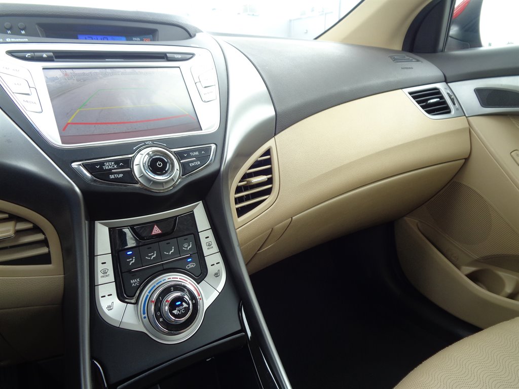 2012 Hyundai Elantra GLS photo