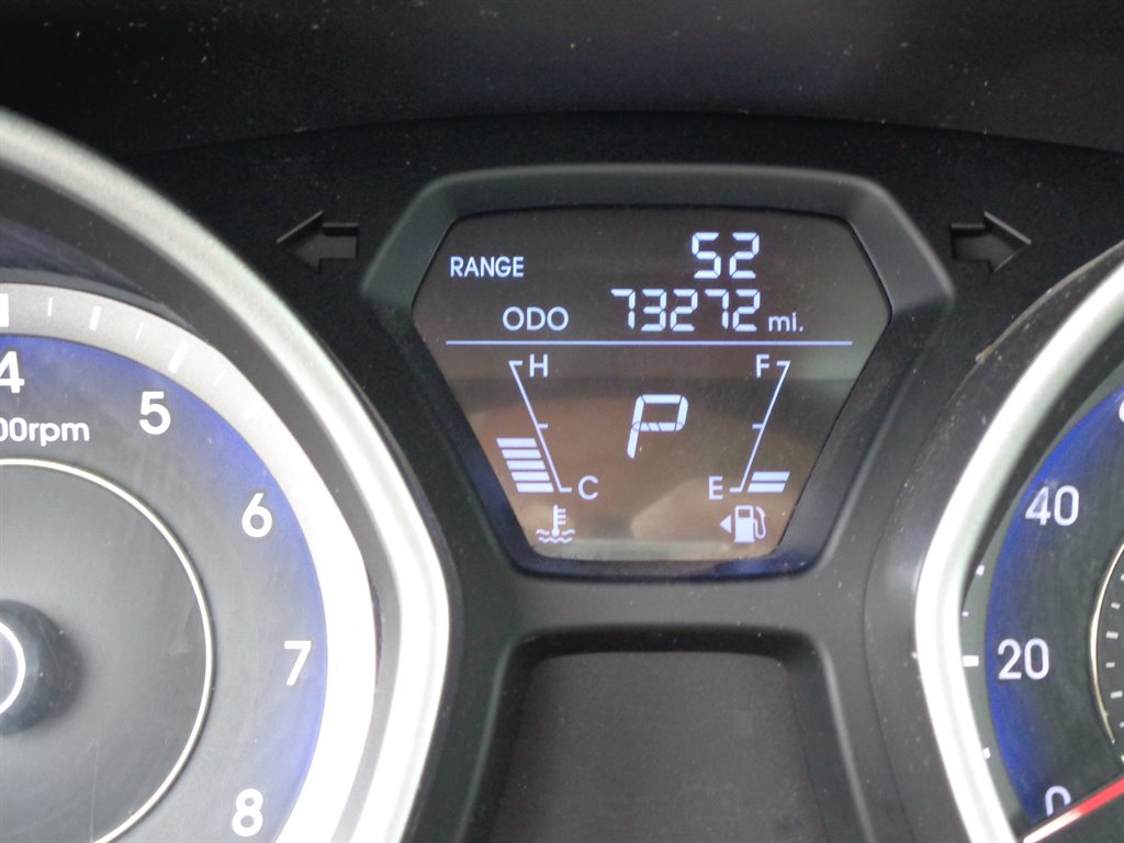 2012 Hyundai Elantra GLS photo