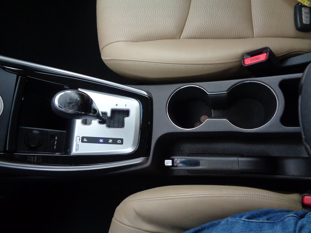 2012 Hyundai Elantra GLS photo