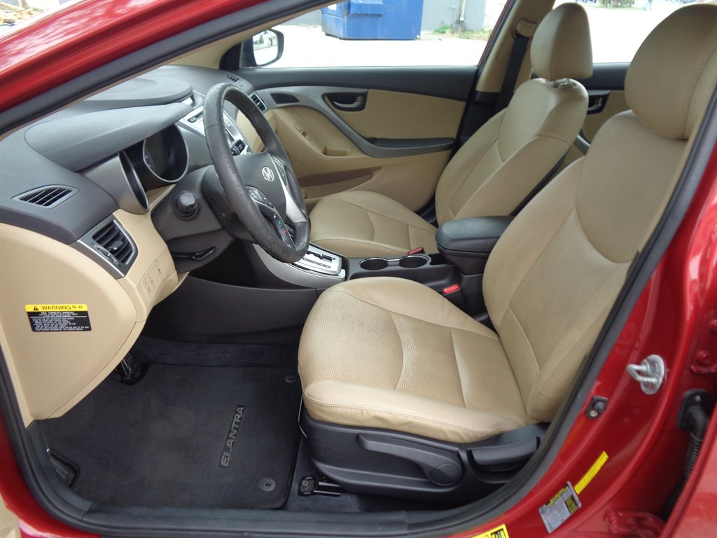 2012 Hyundai Elantra GLS photo