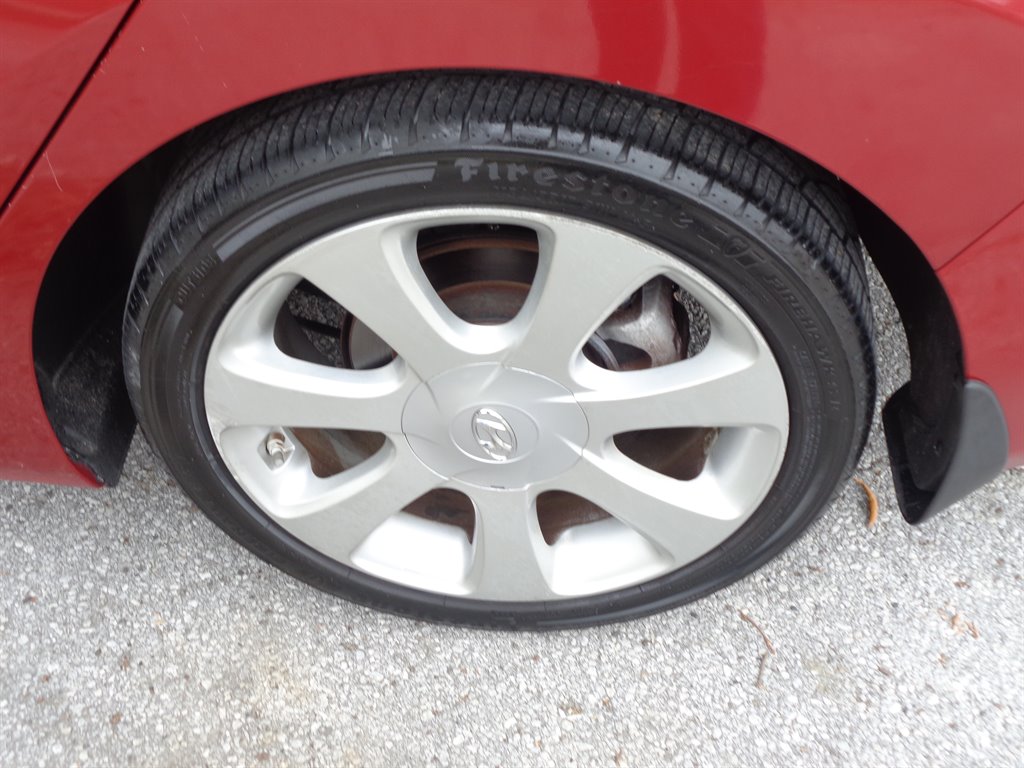 2012 Hyundai Elantra GLS photo