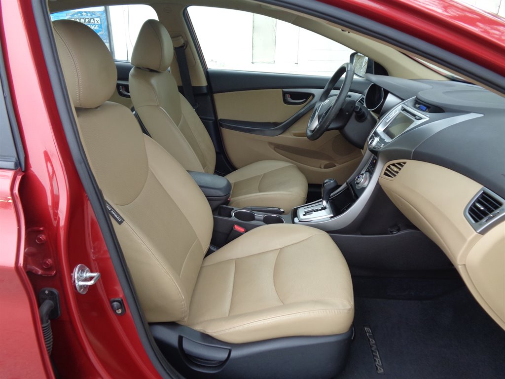 2012 Hyundai Elantra GLS photo