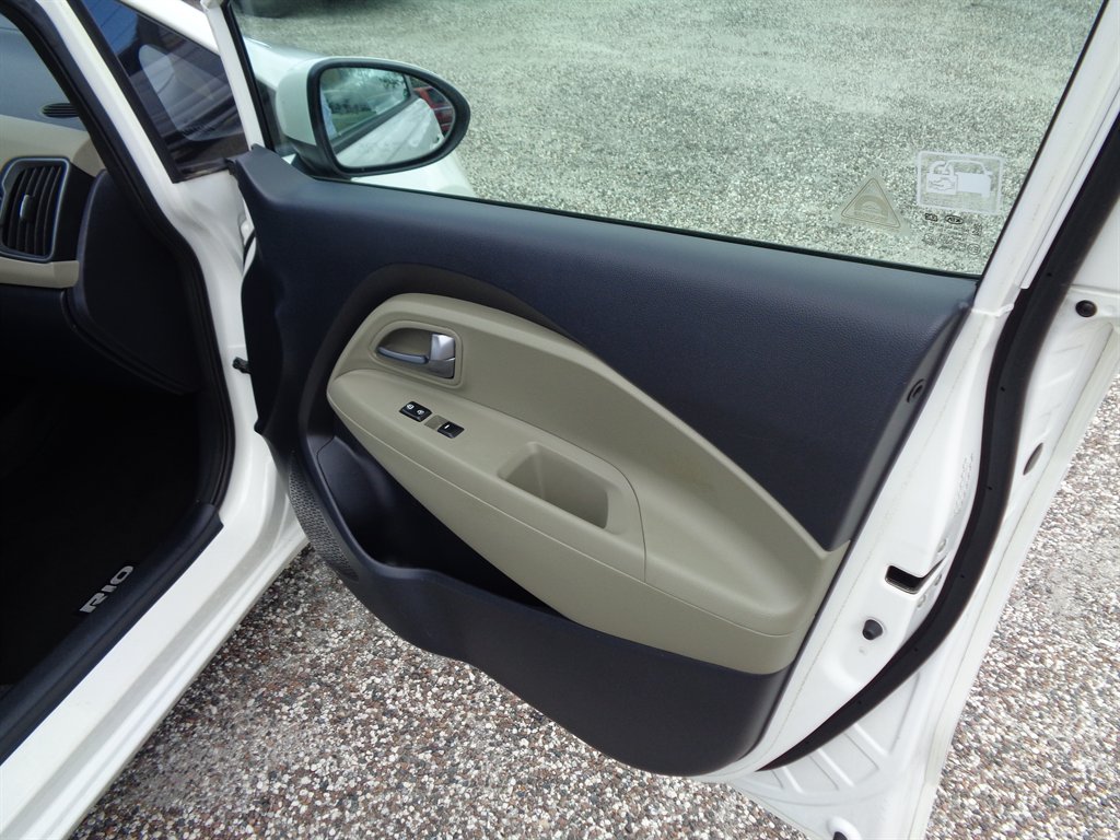 2016 Kia Rio - $7,870