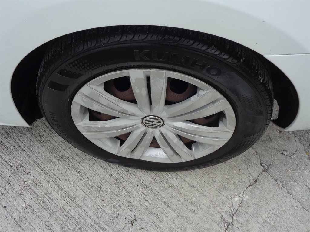 2017 Volkswagen Jetta - $9,325