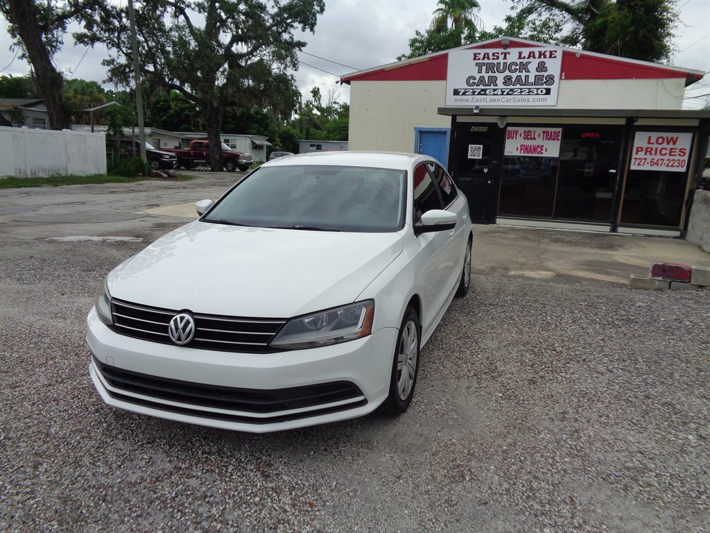 2017 Volkswagen Jetta - $9,325