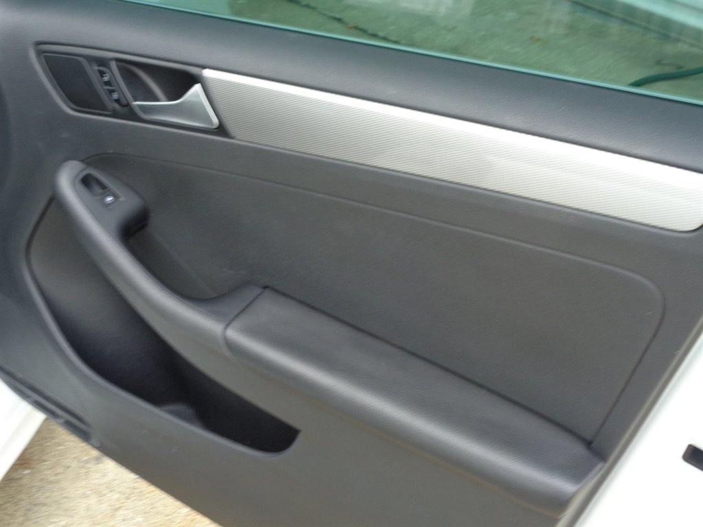 2017 Volkswagen Jetta - $9,325