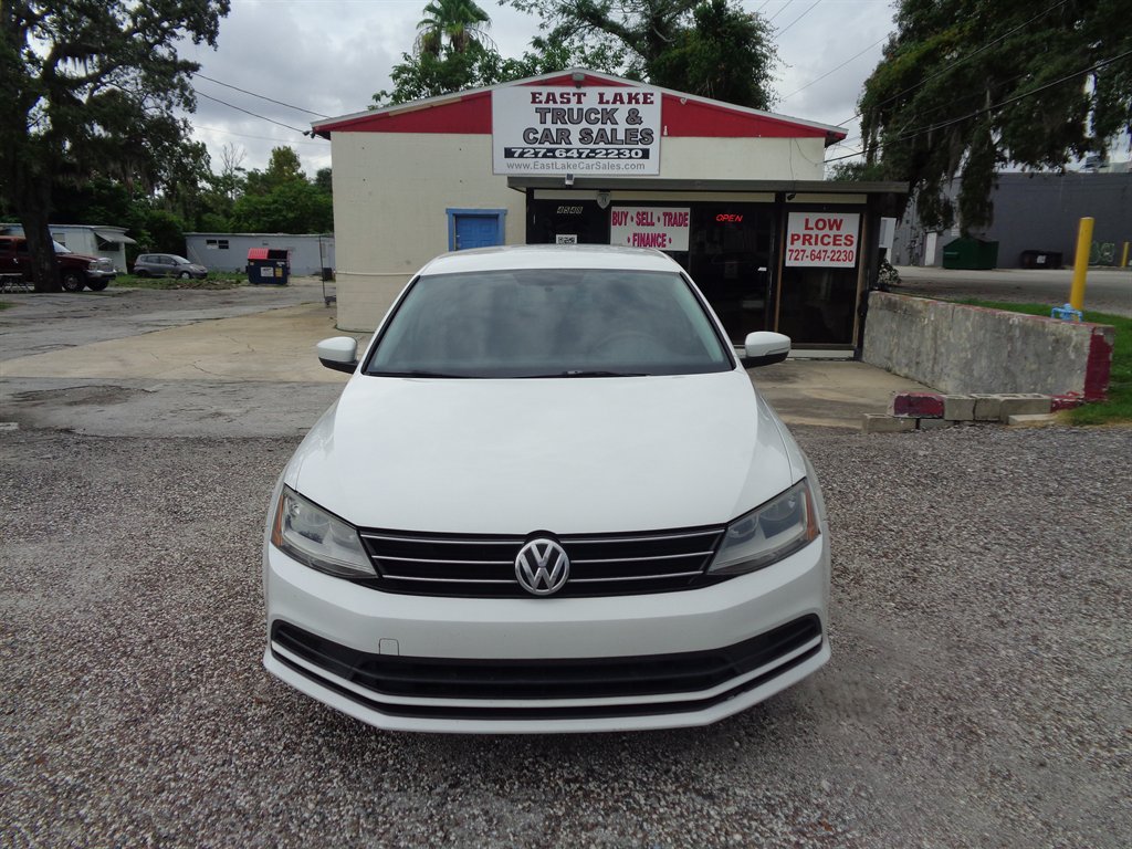 2017 Volkswagen Jetta - $9,325