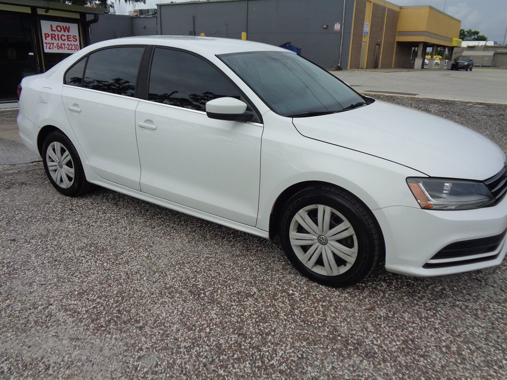 2017 Volkswagen Jetta - $9,325
