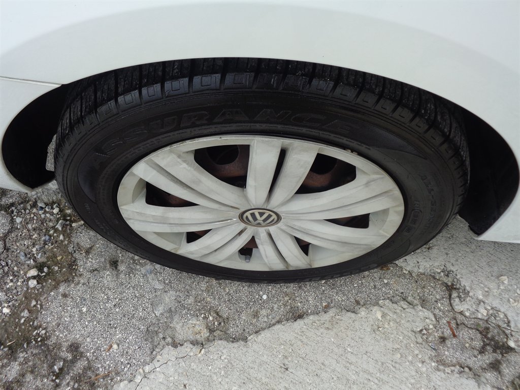 2017 Volkswagen Jetta - $9,325