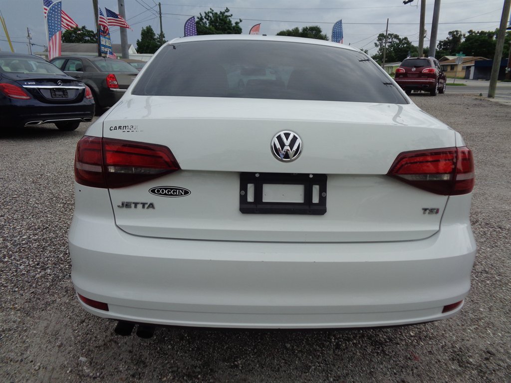 2017 Volkswagen Jetta - $9,325