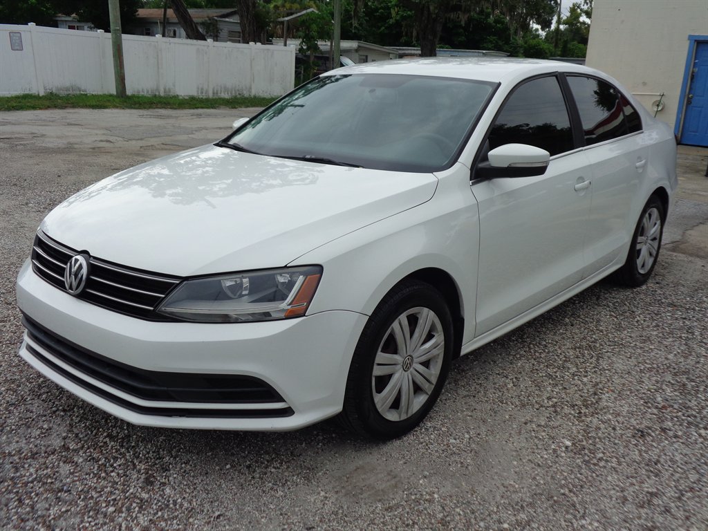 2017 Volkswagen Jetta - $9,325