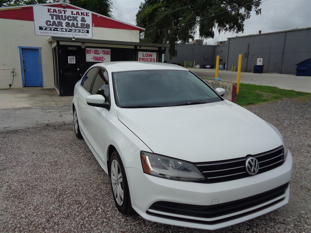 2017 Volkswagen Jetta - $9,325