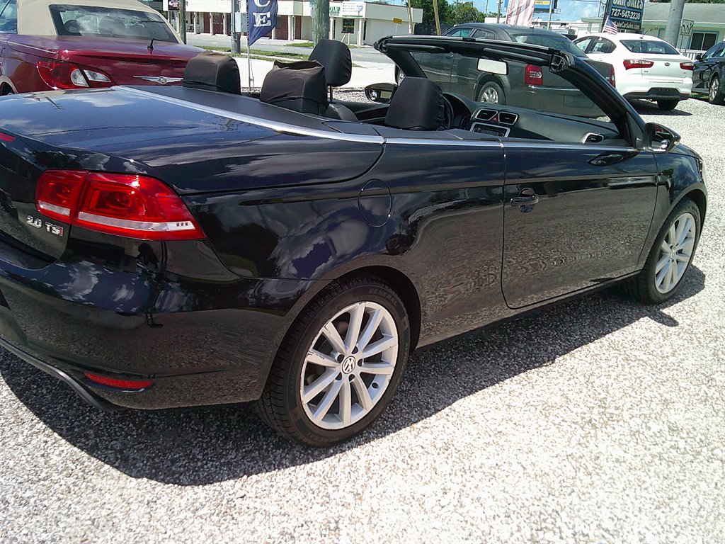 2014 Volkswagen Eos - $8,800