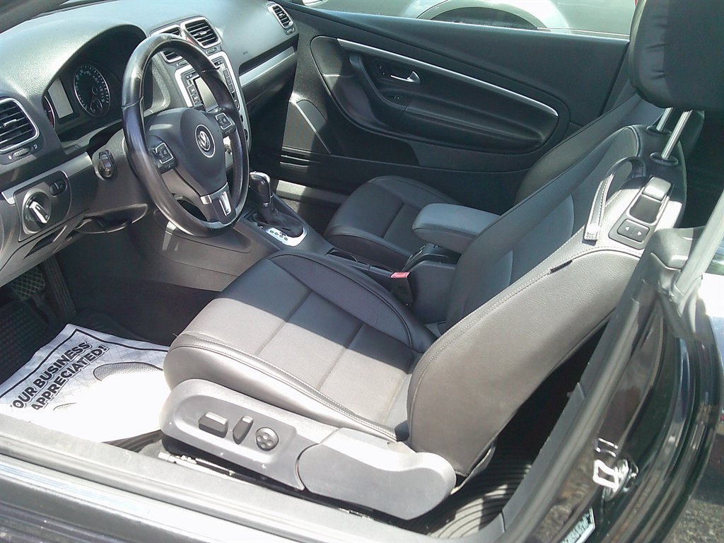 2014 Volkswagen Eos - $8,800