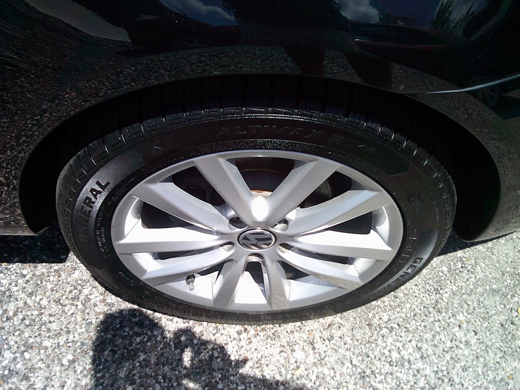 2014 Volkswagen Eos - $8,800