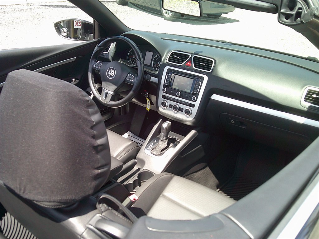 2014 Volkswagen Eos - $8,800
