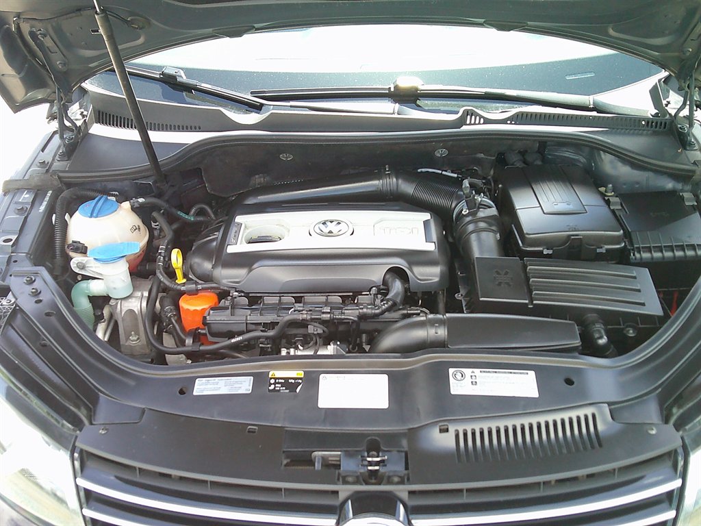 2014 Volkswagen Eos - $8,800