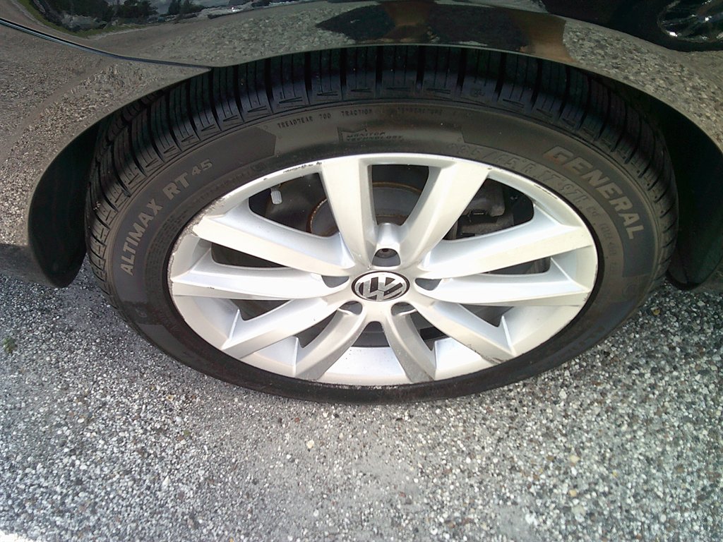 2014 Volkswagen Eos - $8,800