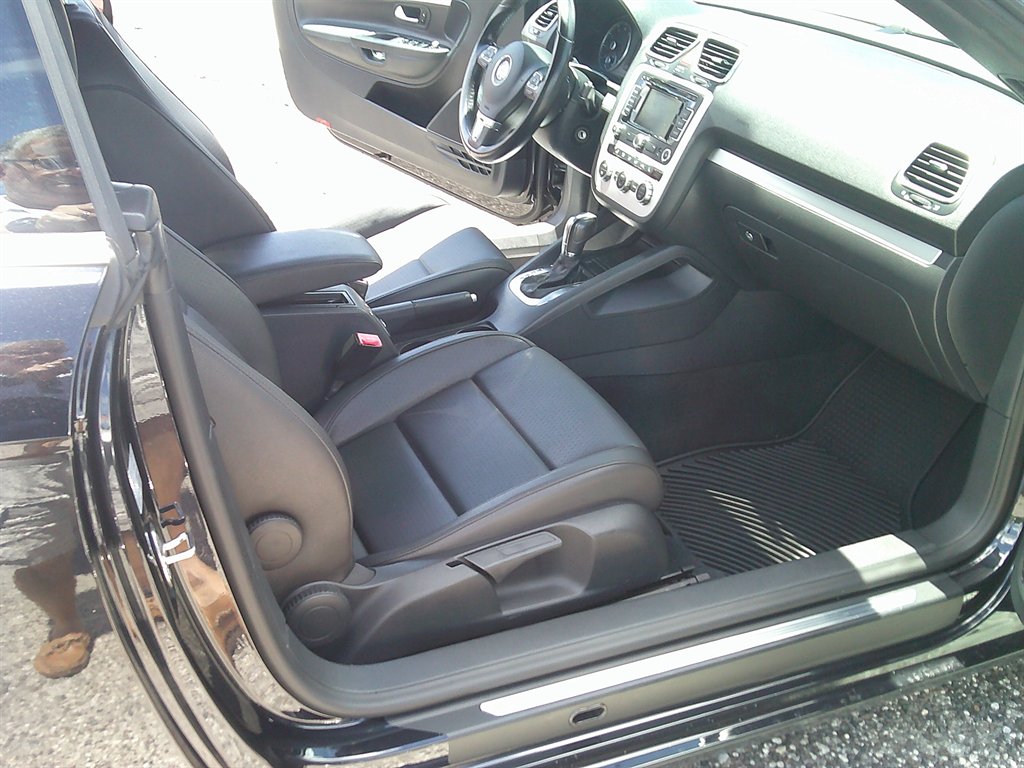 2014 Volkswagen Eos - $8,800