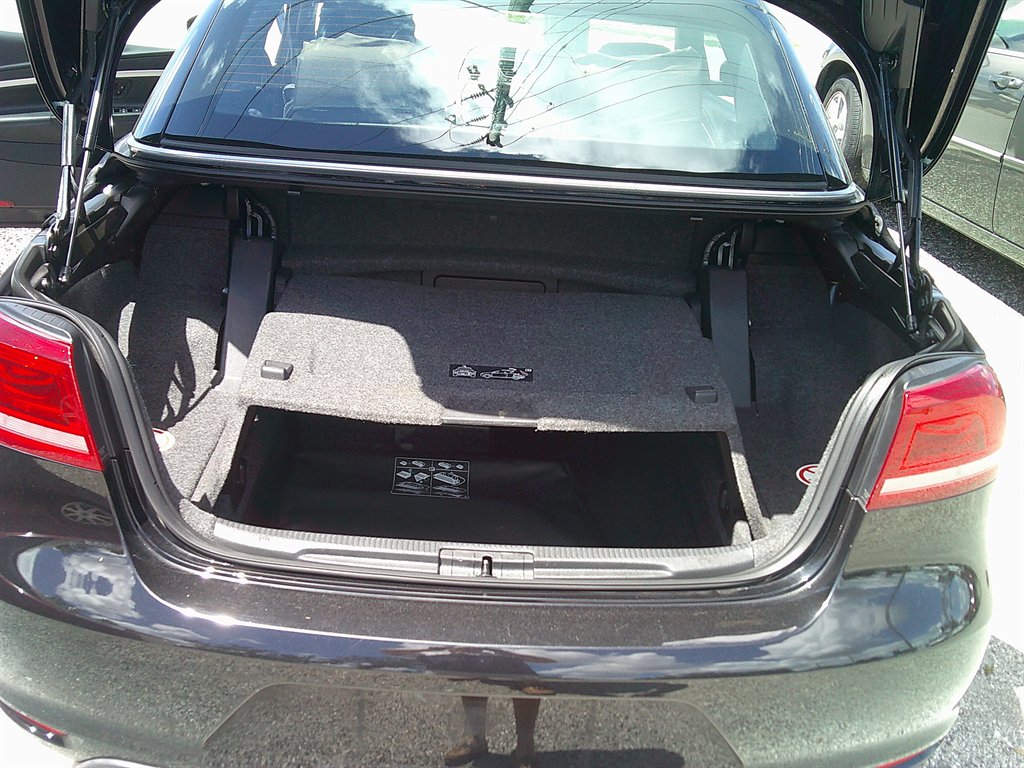 2014 Volkswagen Eos - $8,800