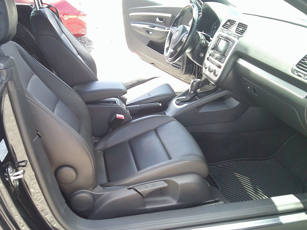 2014 Volkswagen Eos - $8,800