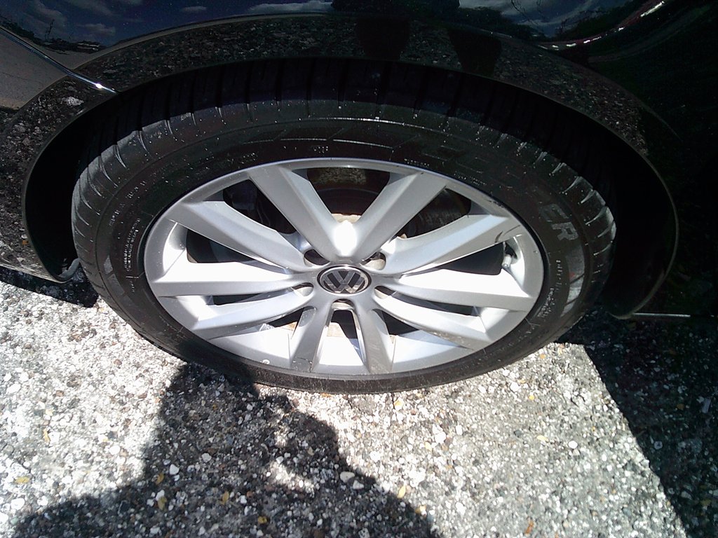 2014 Volkswagen Eos - $8,800