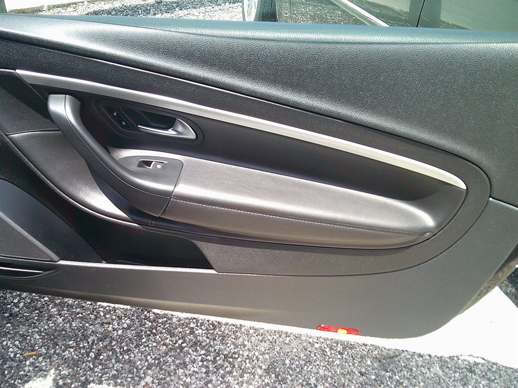 2014 Volkswagen Eos - $8,800